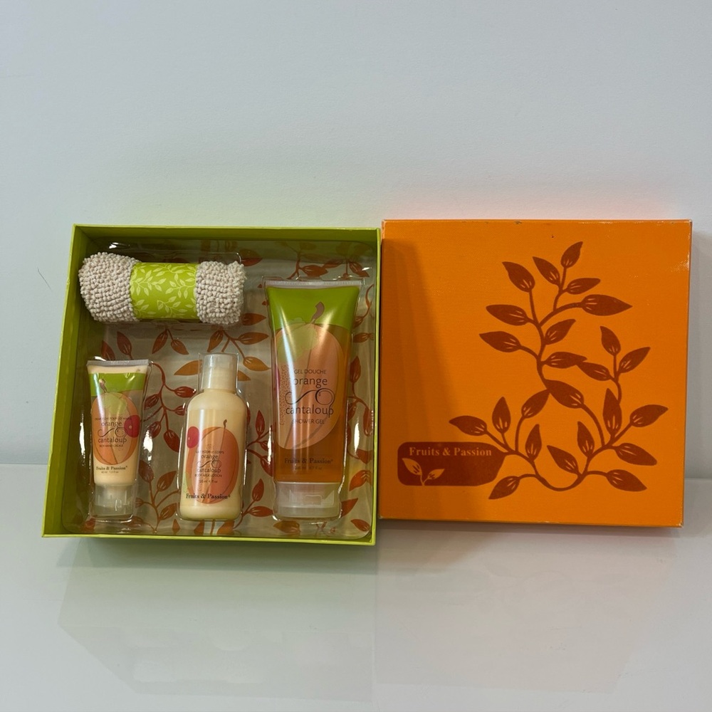 Fruits & Passion Orange Cantaloup Set Shower Gel Lotion DISCONTINUED